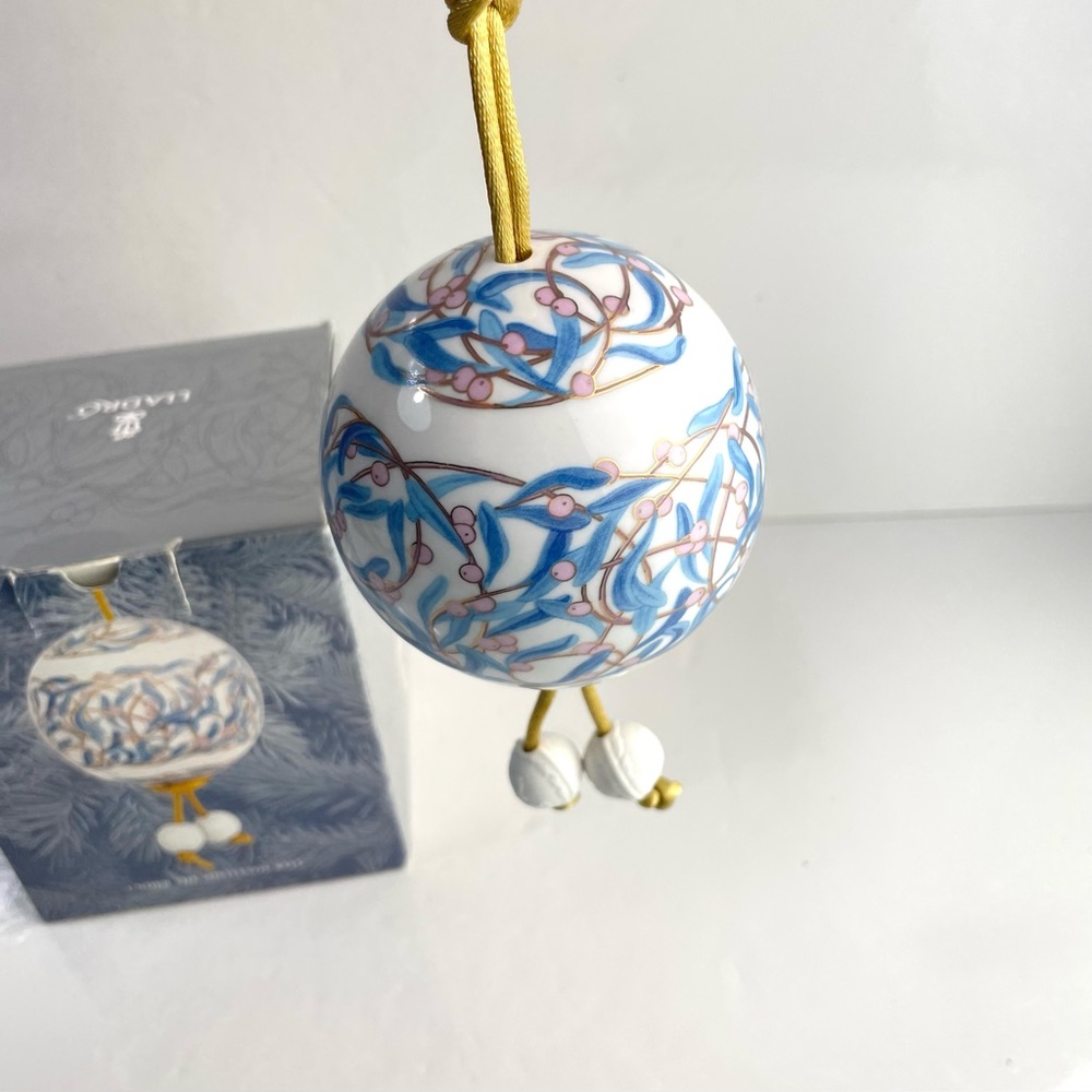 Vintage Lladro Ornament Christmas Ball Under the Mistletoe Porcelain Tree Decor